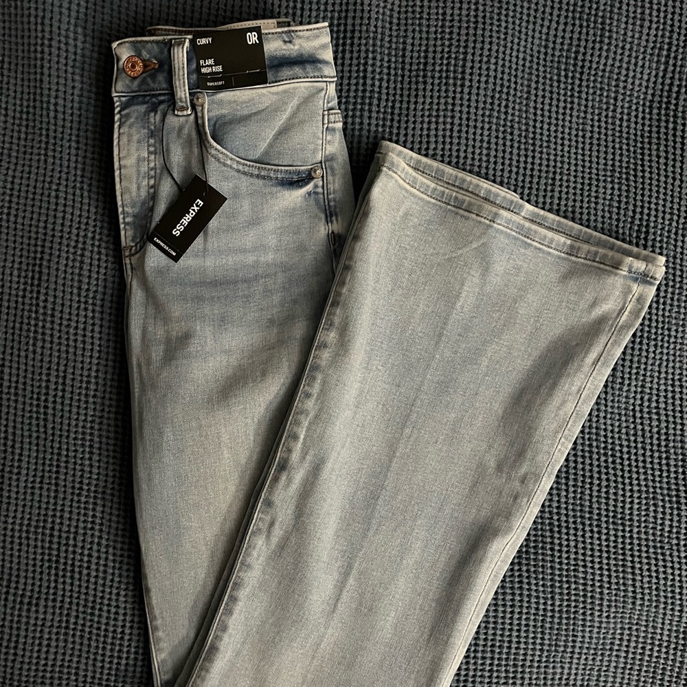 Express Curvy Flare High Rise Jeans - Picture 5 of 9